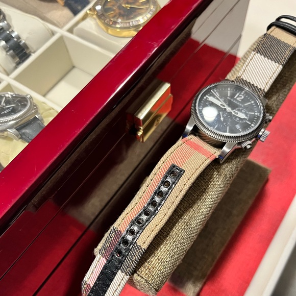 BURBERRY PRE-LOVED AUTHENTIC NOVA SIGNATURE DESIGN CHRONOGRAPH WATCH - Picture 6 of 17